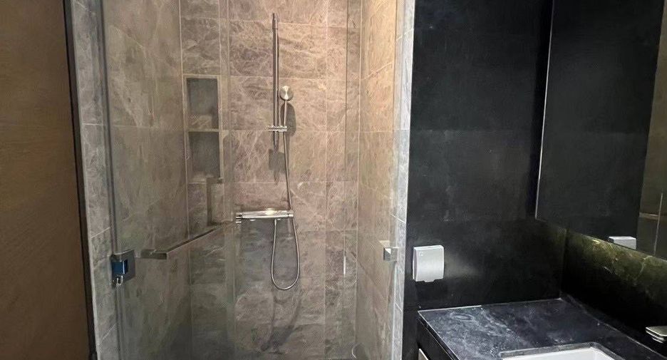 For rent 2 bedrooms condo in Pathum Wan, Bangkok
