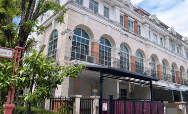 For rent 3 ベッドルーム townhouse in Bang Kapi, Bangkok