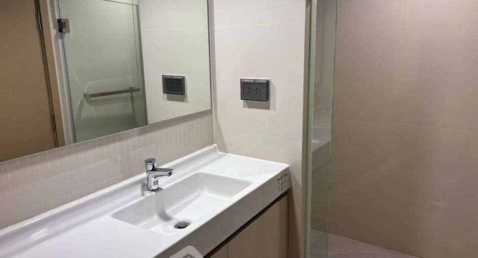 Wohnung zur Miete mit 1 Zimmer in Bang Rak, Bangkok