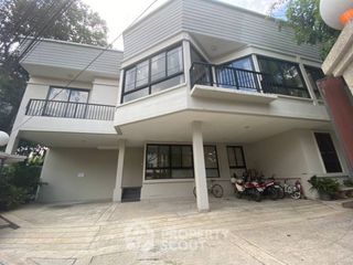 Casa en alquiler de 2 habitaciones en Khlong Toei, Bangkok