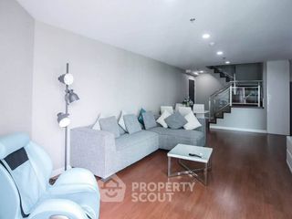 For rent 3 bedrooms condo in Huai Khwang, Bangkok