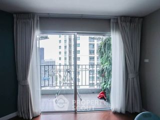 For rent 3 bedrooms condo in Huai Khwang, Bangkok