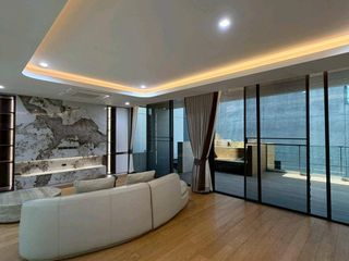 For rent 4 bedrooms townhouse in Yan Nawa, Bangkok