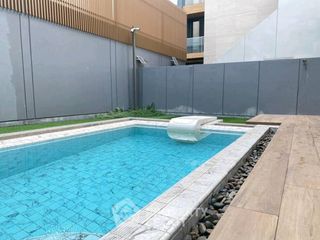 For rent 4 bedrooms townhouse in Yan Nawa, Bangkok