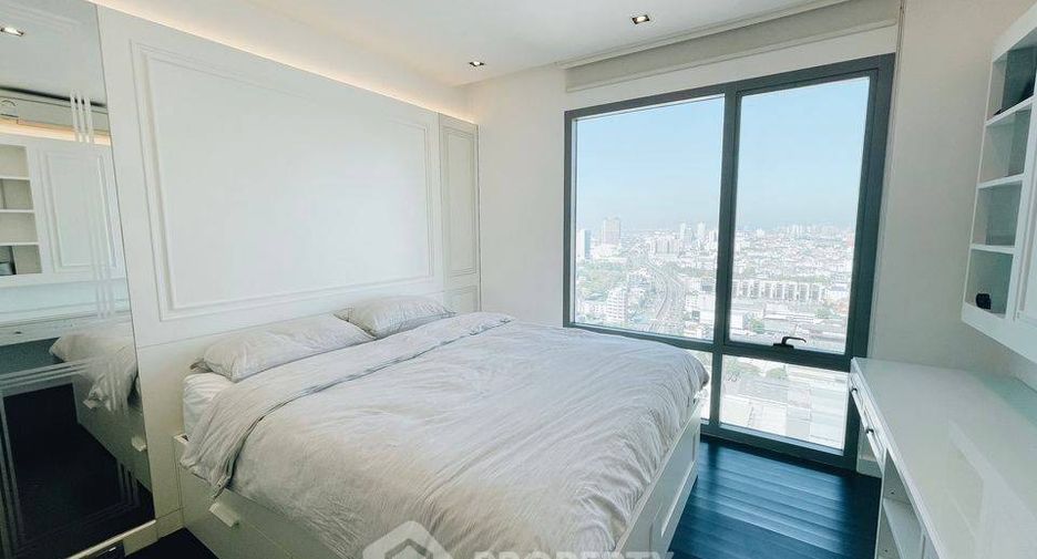 À louer 2 chambres condo à Yan Nawa, Bangkok