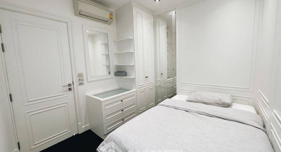 À louer 2 chambres condo à Yan Nawa, Bangkok
