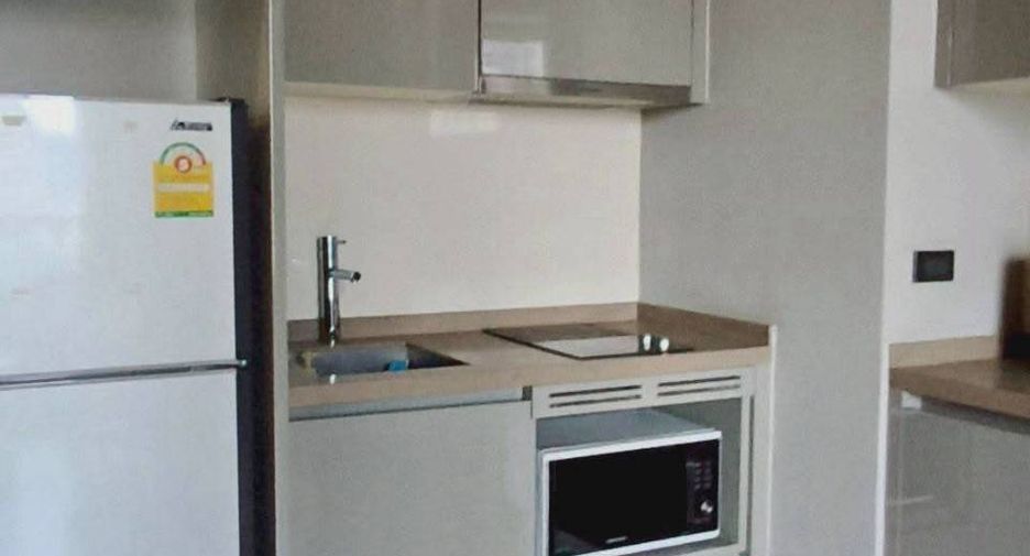Wohnung zur Miete mit 1 Zimmer in Bang Rak, Bangkok