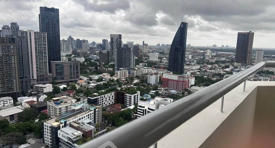 For rent 3 bedrooms condo in Khlong Toei, Bangkok