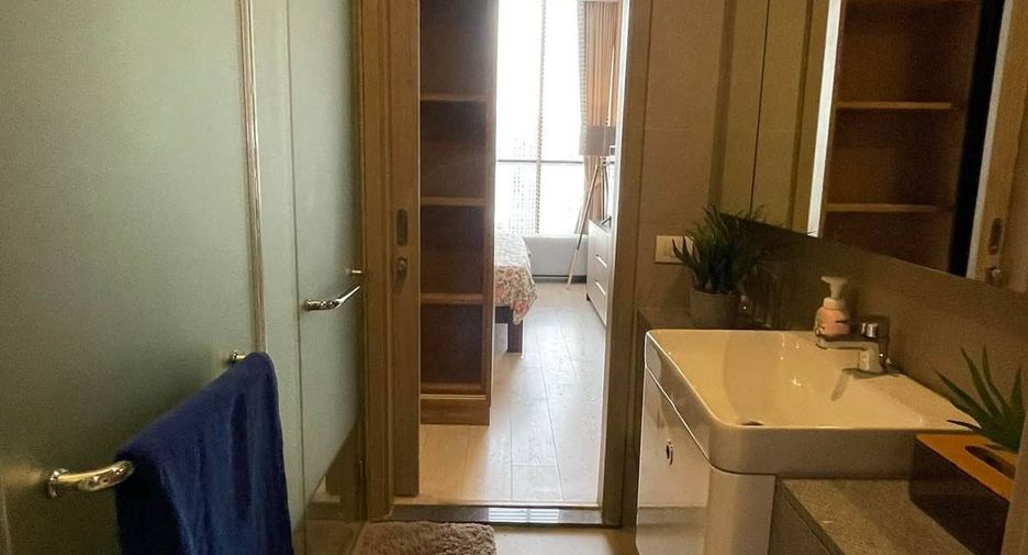 For rent 2 bedrooms condo in Pathum Wan, Bangkok
