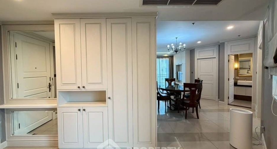 For rent 2 bedrooms condo in Huai Khwang, Bangkok