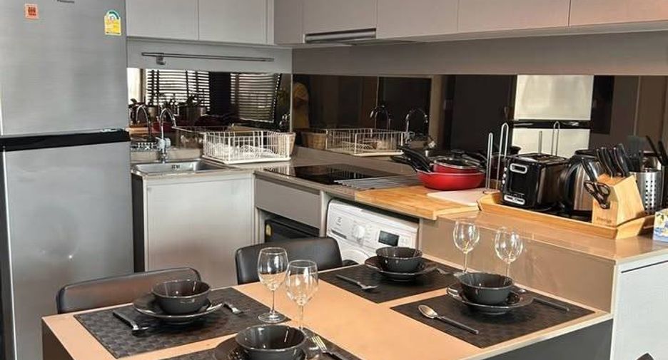 For rent 2 bedrooms condo in Phra Khanong, Bangkok