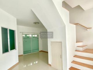 For rent 4 bedrooms townhouse in Bang Khun Thian, Bangkok