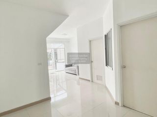 For rent 4 bedrooms townhouse in Bang Khun Thian, Bangkok