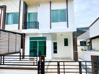 For rent 4 bedrooms townhouse in Bang Khun Thian, Bangkok