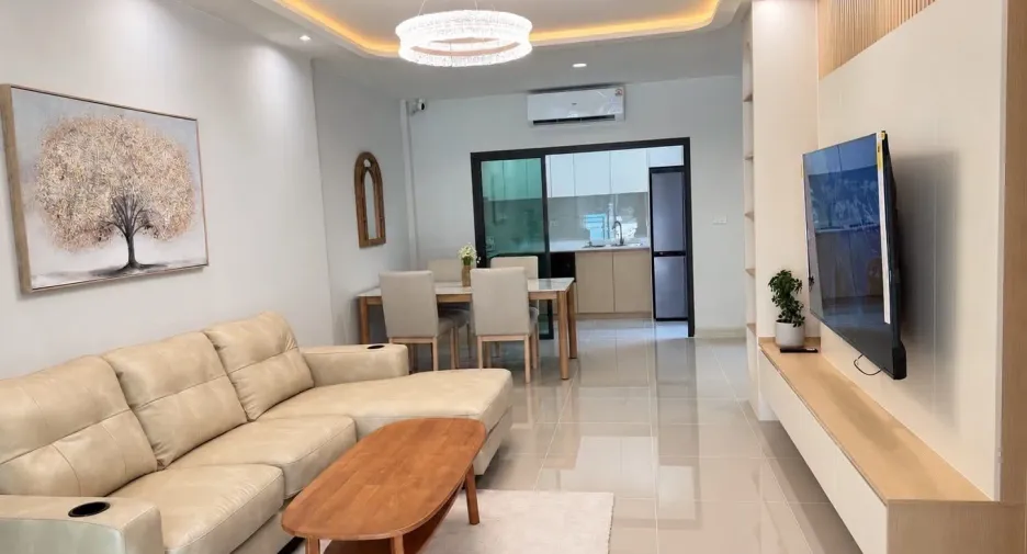 For rent 3 bedrooms townhouse in Bang Phli, Samut Prakan