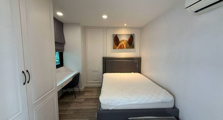 For rent 2 bedrooms condo in Phra Khanong, Bangkok