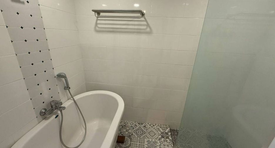For rent 2 bedrooms condo in Phra Khanong, Bangkok