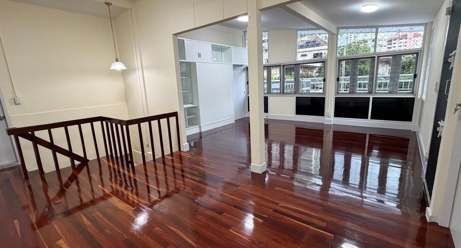 For rent 5 ベッドルーム house in Chatuchak, Bangkok