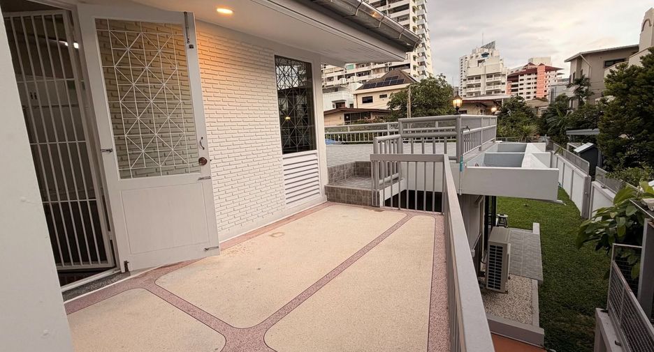 For rent 5 ベッドルーム house in Chatuchak, Bangkok