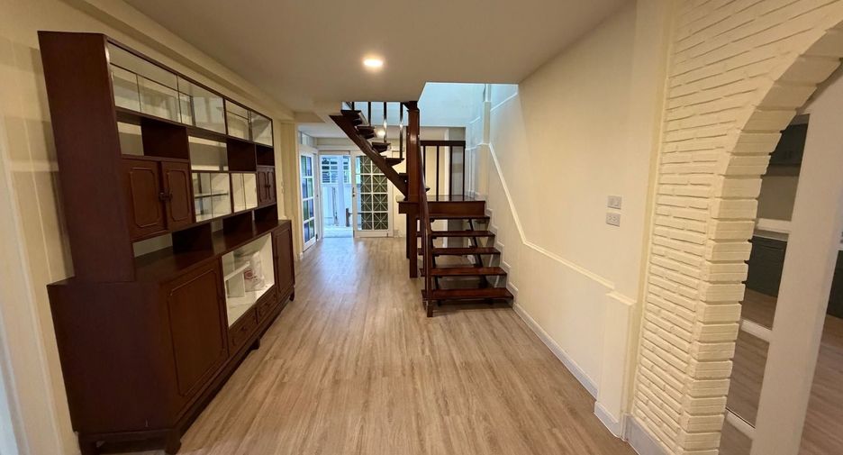 For rent 5 ベッドルーム house in Chatuchak, Bangkok