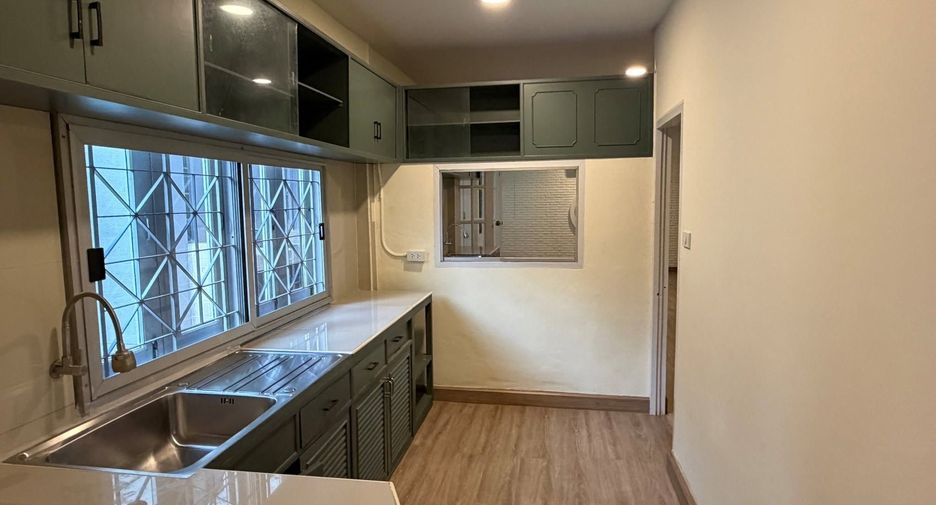 For rent 5 ベッドルーム house in Chatuchak, Bangkok