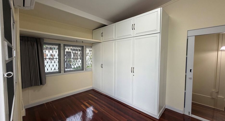 For rent 5 ベッドルーム house in Chatuchak, Bangkok