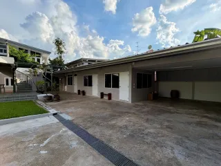 For rent 5 ベッドルーム house in Chatuchak, Bangkok
