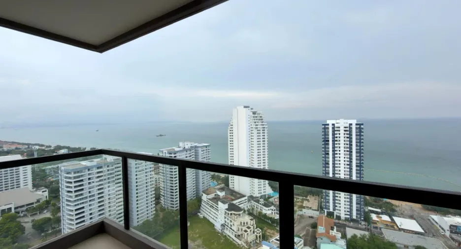 For sale 2 ベッドルーム condo in Bang Lamung, Chonburi