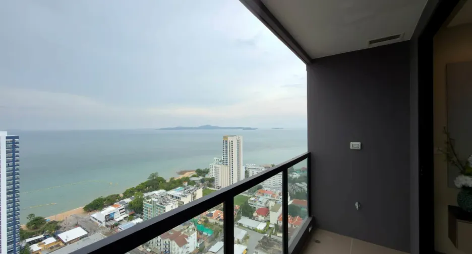 For sale 2 ベッドルーム condo in Bang Lamung, Chonburi