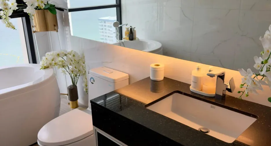 For sale 2 ベッドルーム condo in Bang Lamung, Chonburi