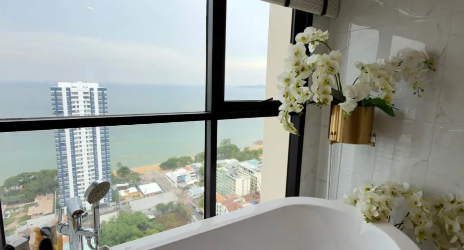 For sale 2 ベッドルーム condo in Bang Lamung, Chonburi