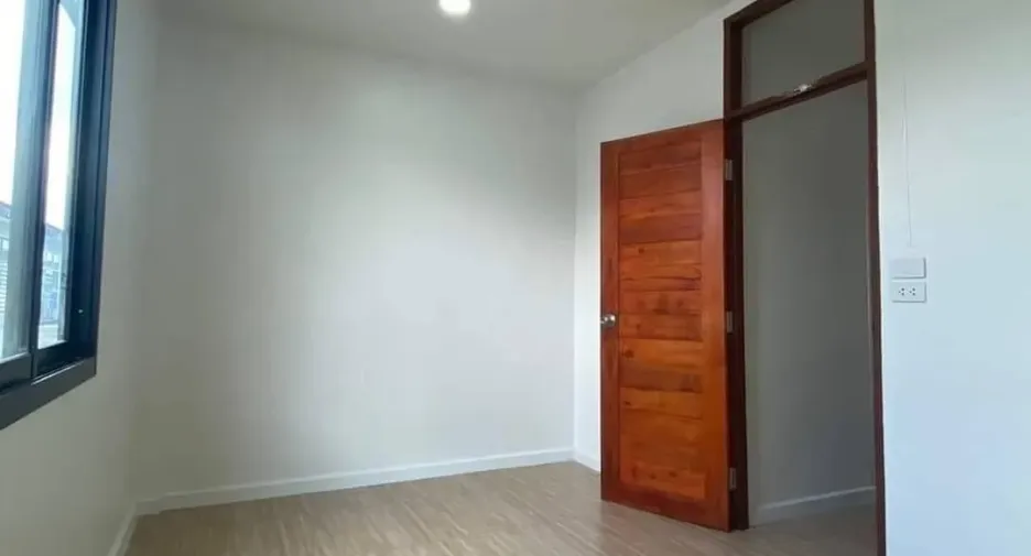 For rent 2 bedrooms townhouse in Sai Mai, Bangkok