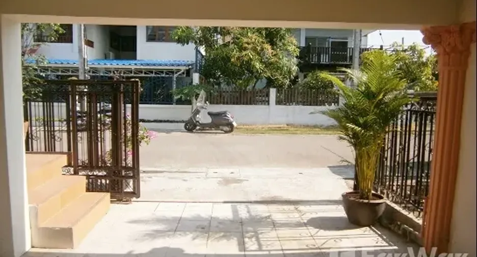 Casa adosada en venta de 4 habitaciones en Mueang Chiang Mai, Chiang Mai