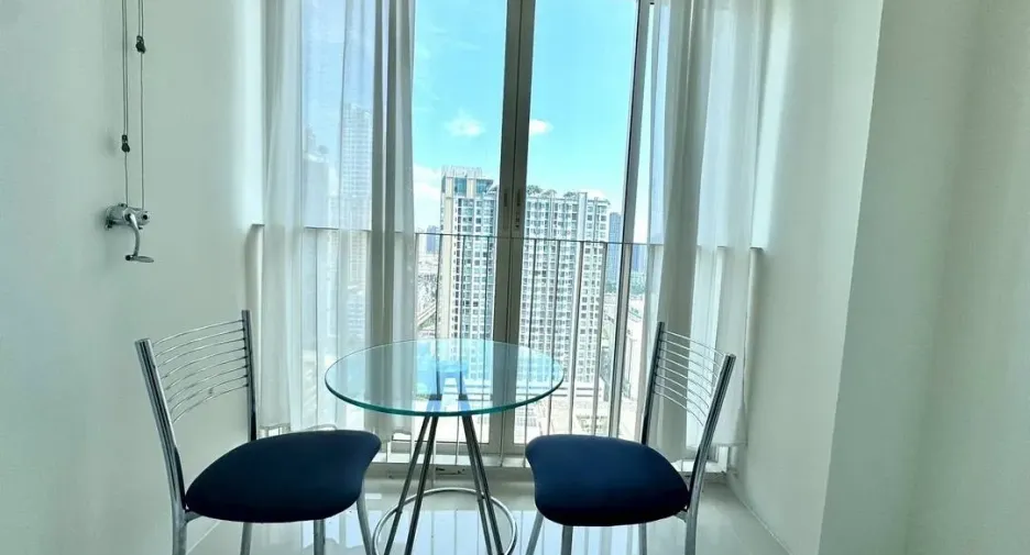 For rent and for sale 1 bed condo in Phra Khanong, Bangkok