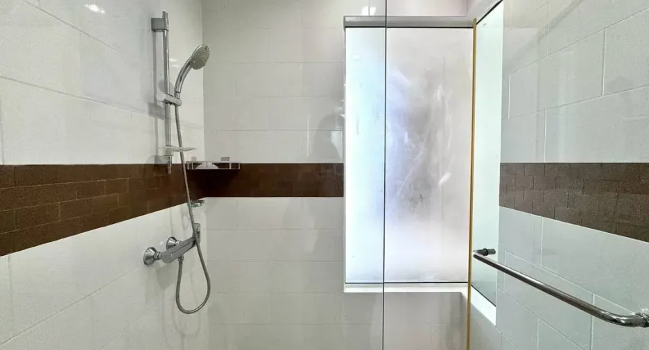 For rent and for sale 1 bed condo in Phra Khanong, Bangkok