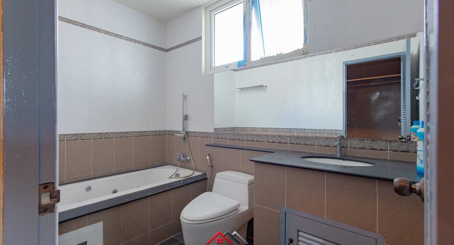 For sale 3 bedrooms house in Bang Lamung, Chonburi