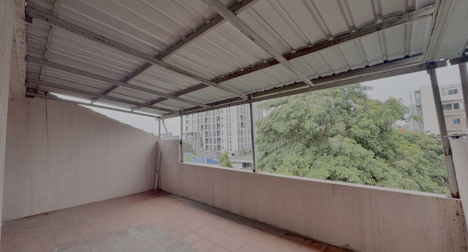 For sale 4 bedrooms townhouse in Khlong Toei, Bangkok