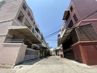 For sale 4 bedrooms townhouse in Khlong Toei, Bangkok