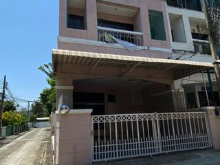 For sale 4 bedrooms townhouse in Khlong Toei, Bangkok