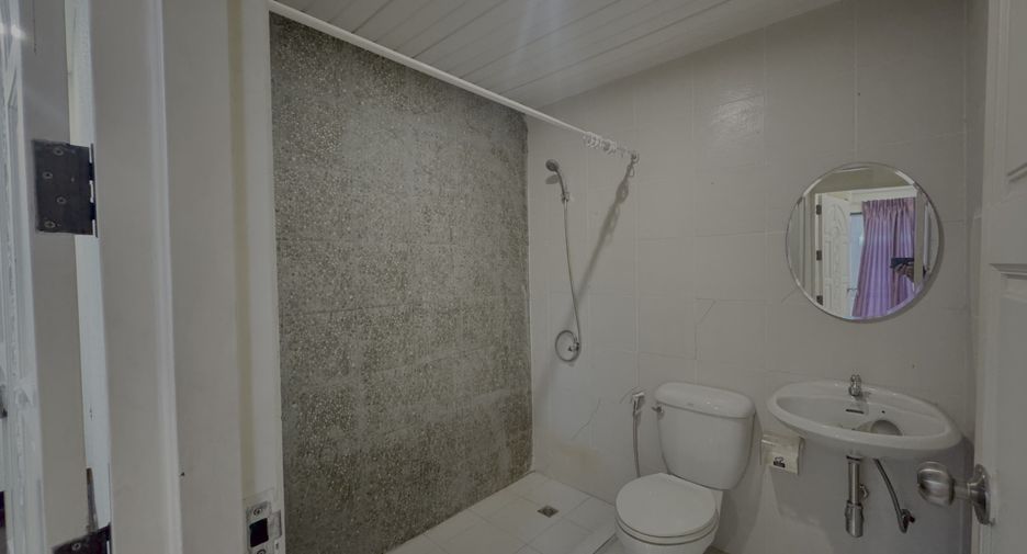 For sale 4 bedrooms townhouse in Khlong Toei, Bangkok