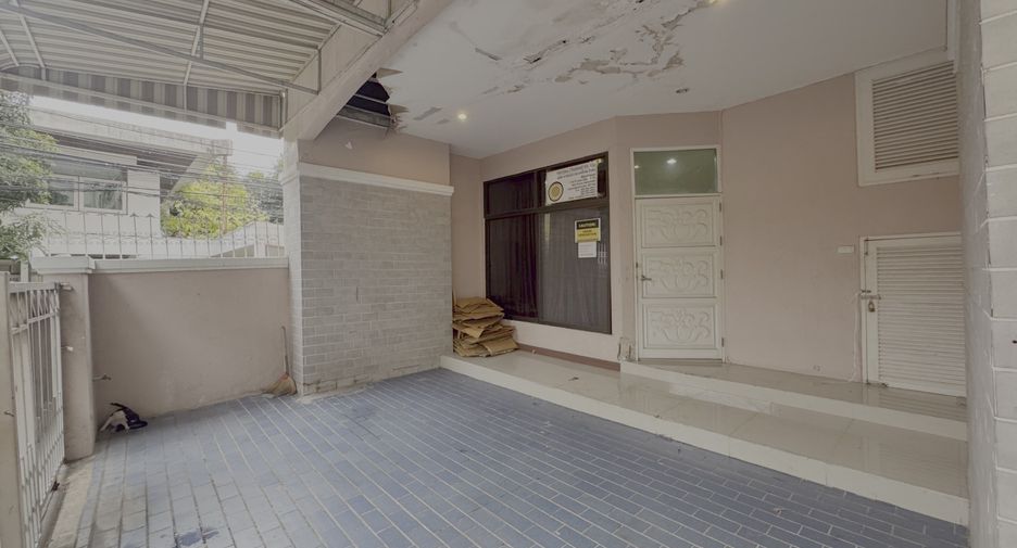For sale 4 bedrooms townhouse in Khlong Toei, Bangkok