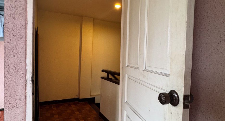For sale 4 bedrooms townhouse in Khlong Toei, Bangkok