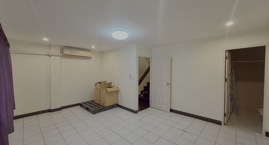 For sale 4 bedrooms townhouse in Khlong Toei, Bangkok