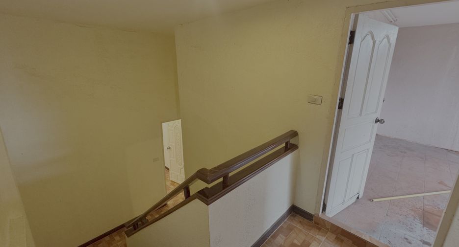 For sale 4 bedrooms townhouse in Khlong Toei, Bangkok