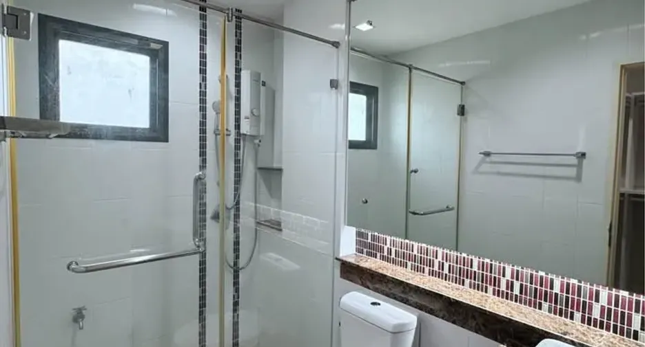 Casa en venta y en alquiler de 3 habitaciones en San Sai, Chiang Mai