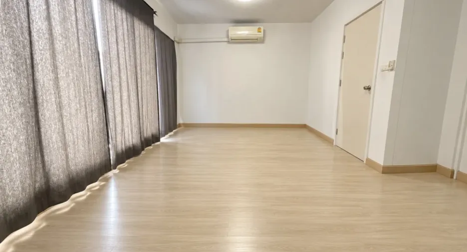 For sale and for rent 3 bedrooms house in Wang Thonglang, Bangkok
