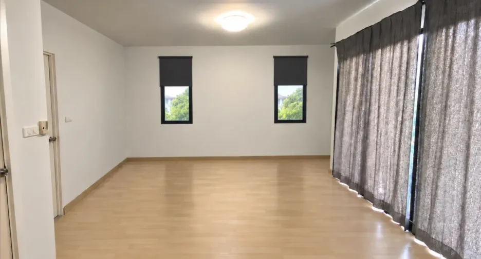 For sale and for rent 3 bedrooms house in Wang Thonglang, Bangkok