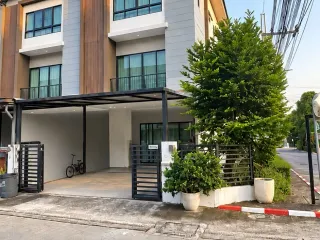 For sale そして for rent 3 ベッドルーム house in Wang Thonglang, Bangkok