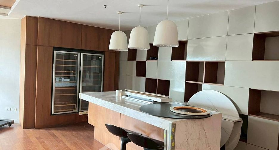 For sale 6 ベッドルーム condo in Huai Khwang, Bangkok