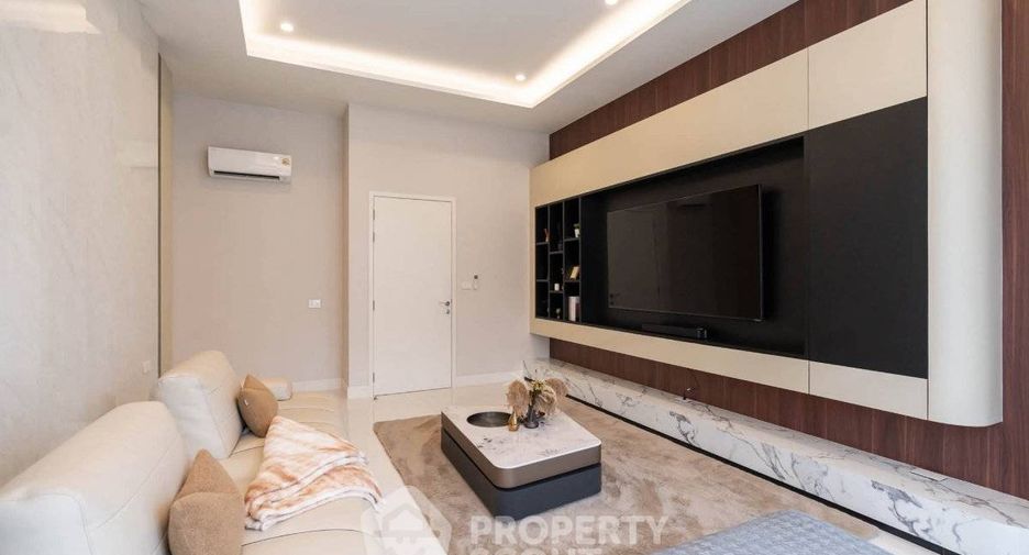 For rent and for sale 4 bedrooms house in Bang Kapi, Bangkok